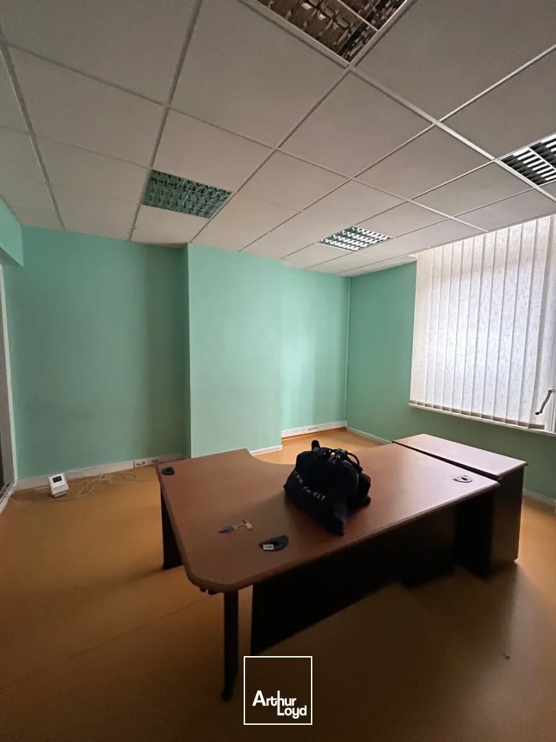 Immeuble de bureaux indépendant à Cambrai idéalement situé à proximité de la gare, à vendre