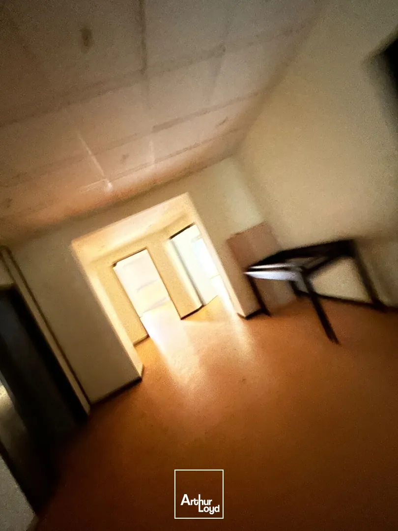 Immeuble de bureaux indépendant à Cambrai idéalement situé à proximité de la gare, à vendre