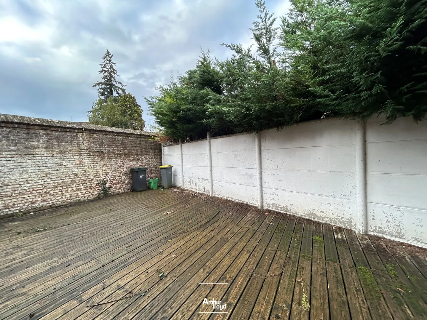 Immeuble de bureaux indépendant à Cambrai idéalement situé à proximité de la gare, à vendre