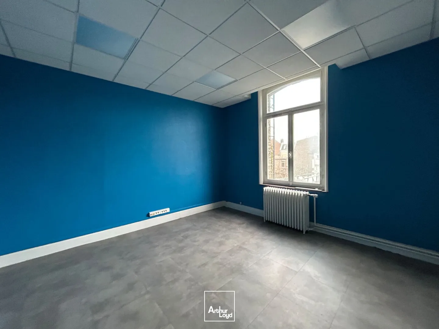 Immeuble de bureaux indépendant à Cambrai idéalement situé à proximité de la gare, à vendre