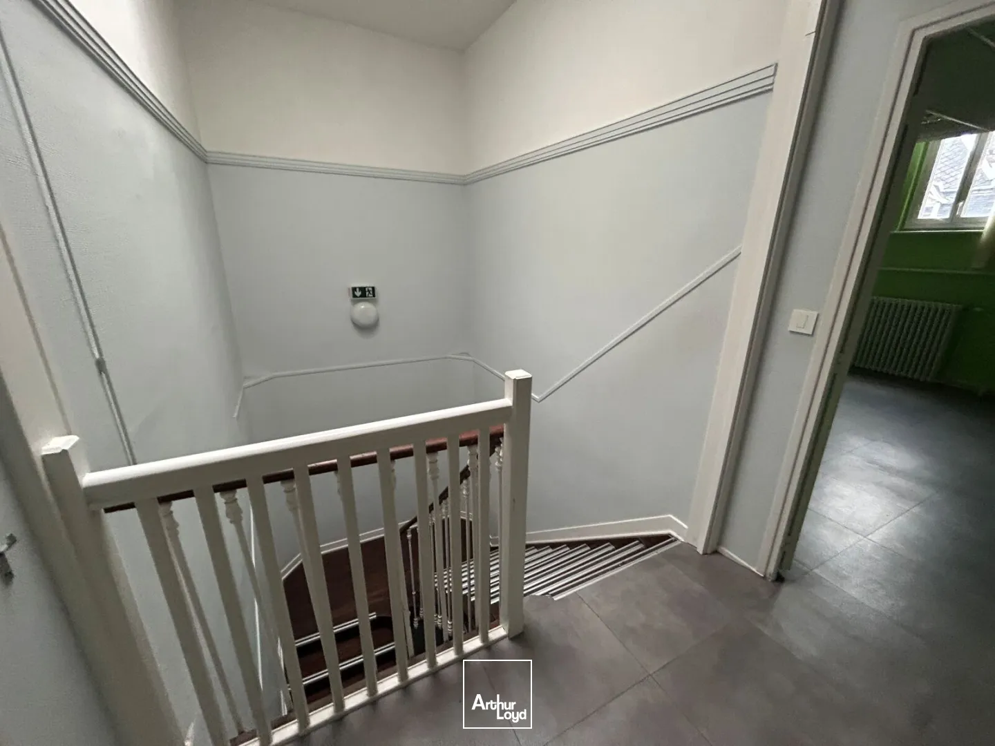 Immeuble de bureaux indépendant à Cambrai idéalement situé à proximité de la gare, à vendre