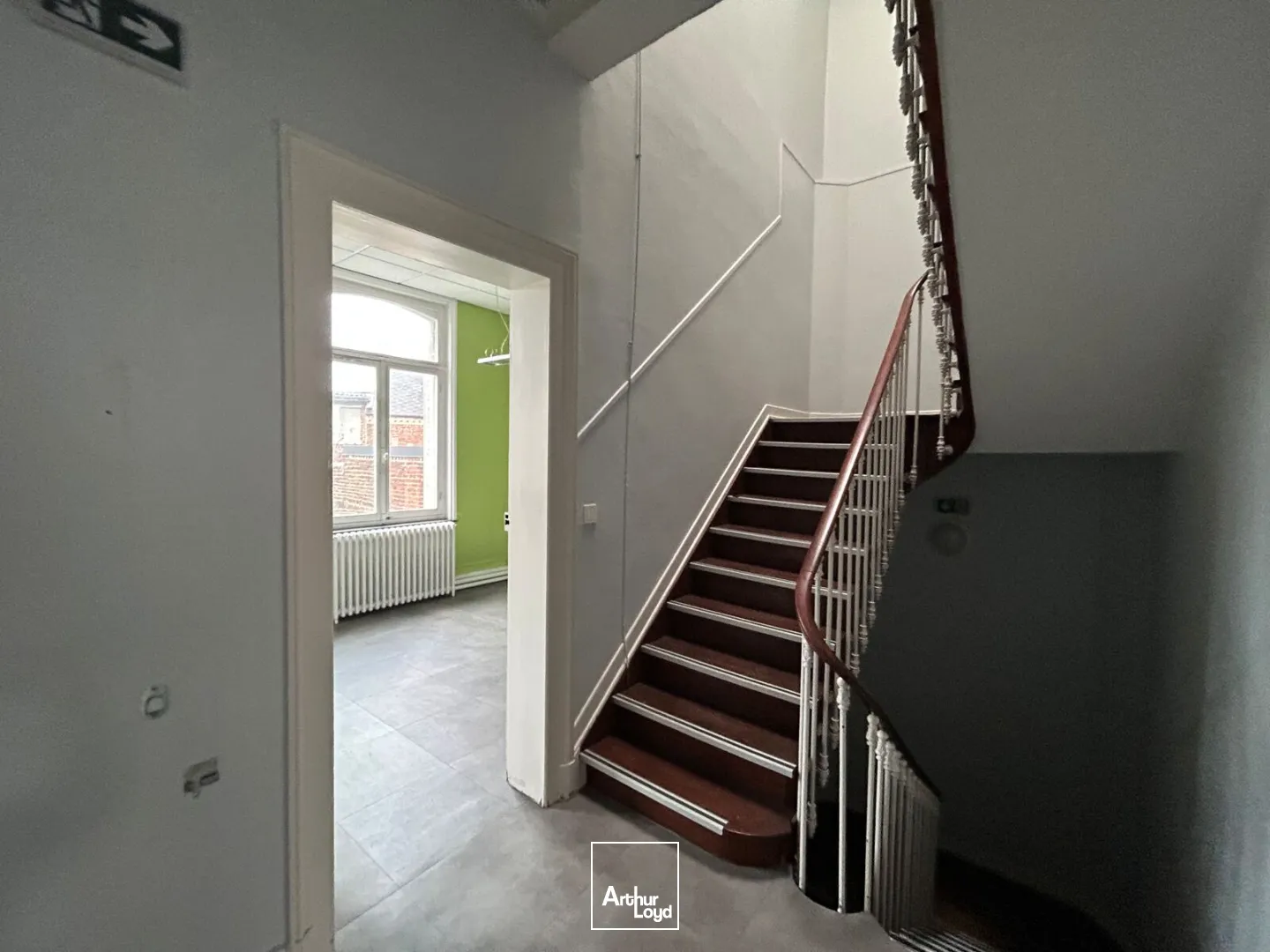 Immeuble de bureaux indépendant à Cambrai idéalement situé à proximité de la gare, à vendre