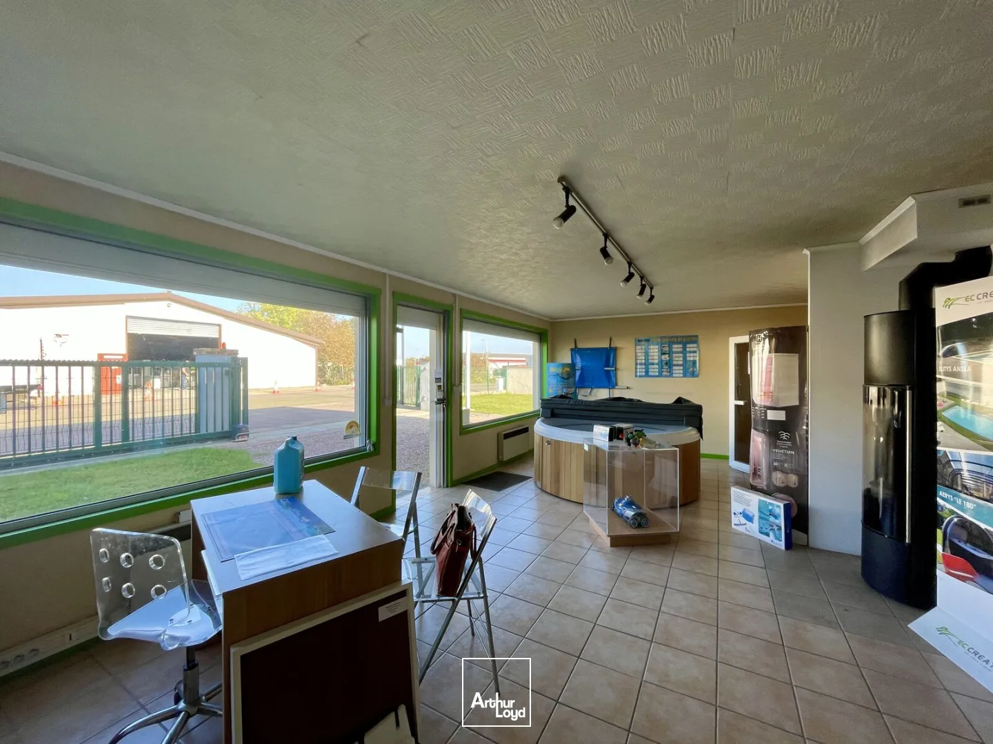 Locaux d'activité à vendre à GUICHAINVILLE 27930