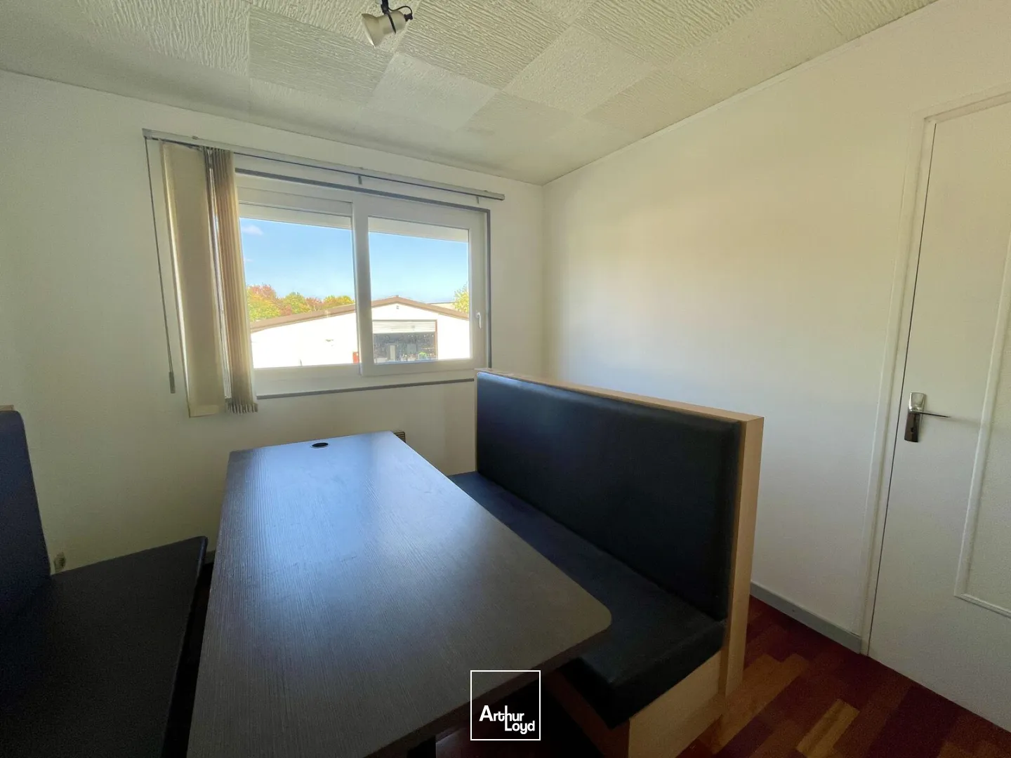 Locaux d'activité à vendre à GUICHAINVILLE 27930