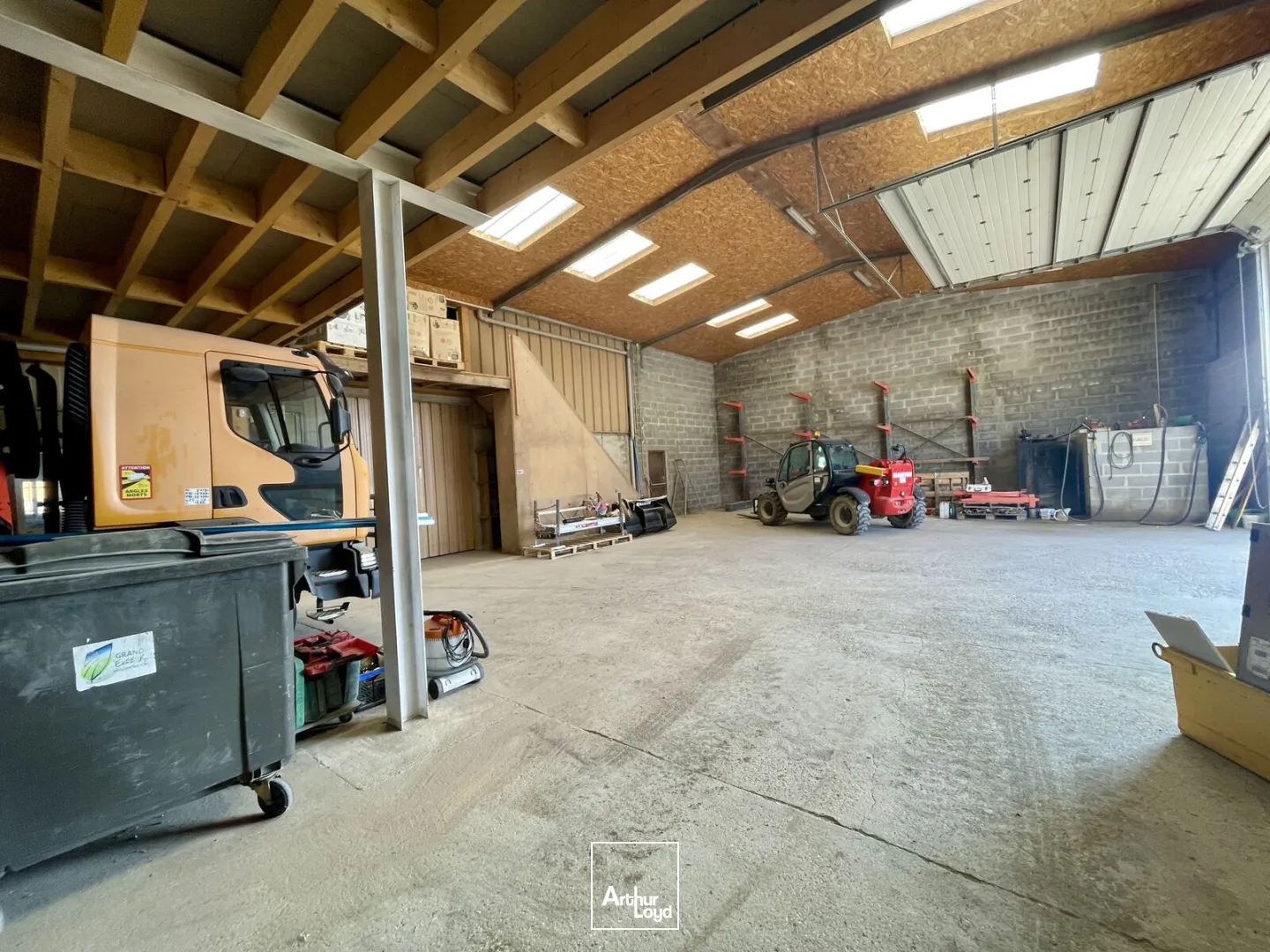 Locaux d'activité à vendre à GUICHAINVILLE 27930