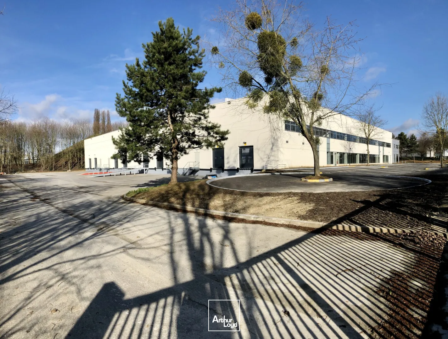 En location, entrepôt 6 465 m² opérationnel immédiatement - Quais + Parc sécurisé - Paris Nord 2 - Roissy 5 min