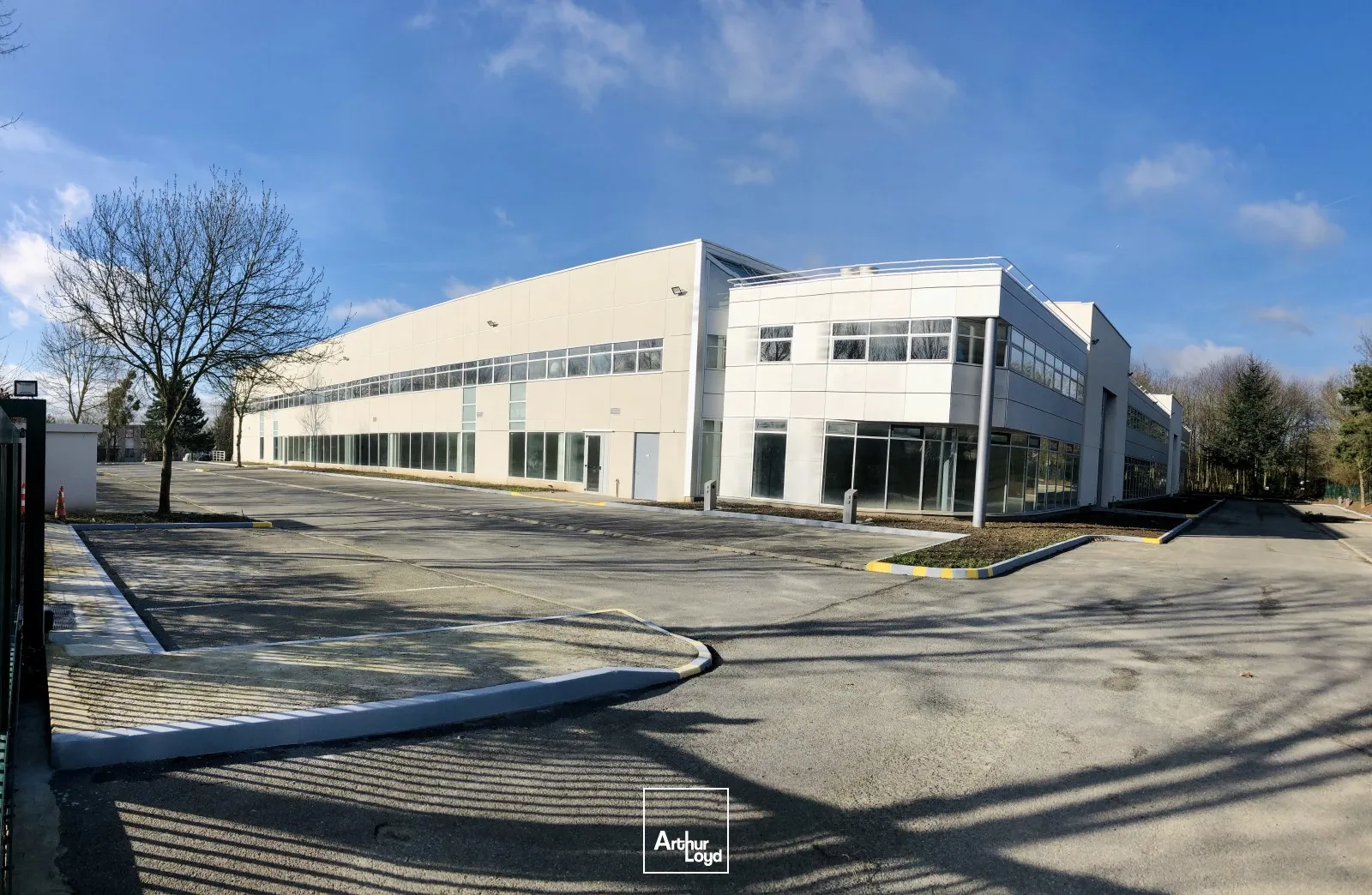 En location, entrepôt 6 465 m² opérationnel immédiatement - Quais + Parc sécurisé - Paris Nord 2 - Roissy 5 min