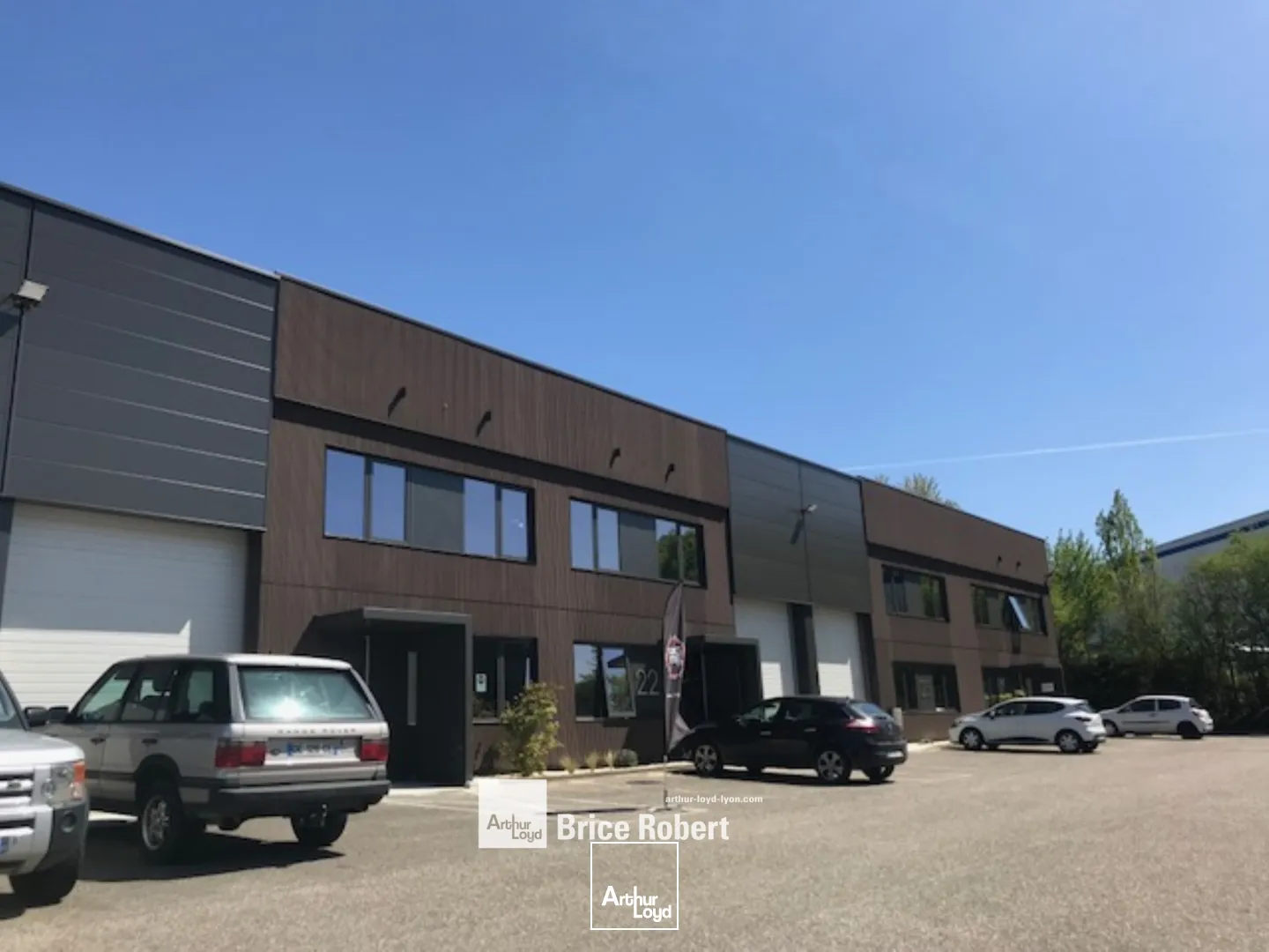 A louer - Bâtiment d'activités au sein d'un parc d' activité rénové avec une hauteur sous plafond de 6.50 m² - Dardilly Techlid