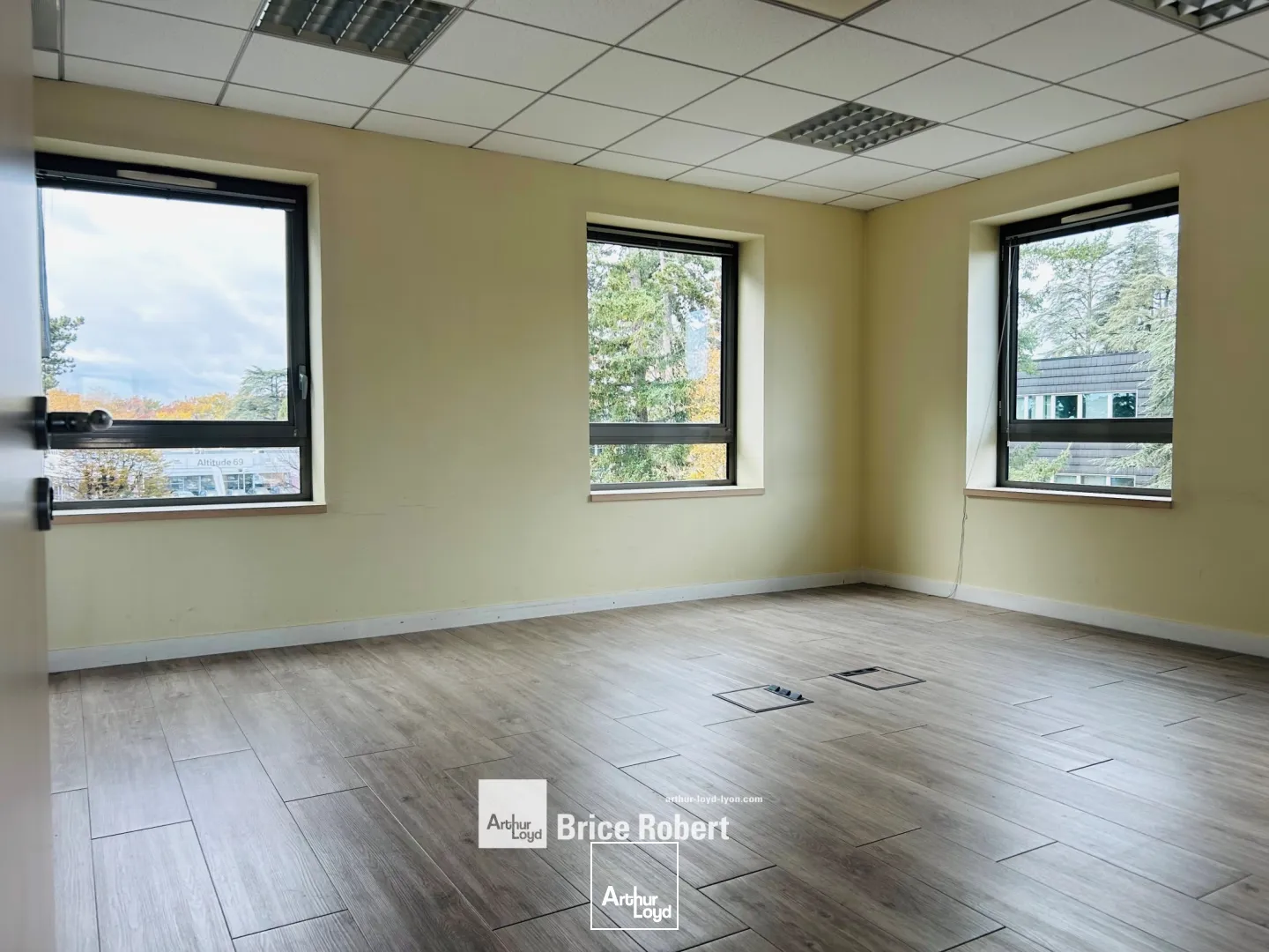 A louer - LE BOIS DES COTES 1&2 - Bureaux avec de nombreux parkings - Limonest