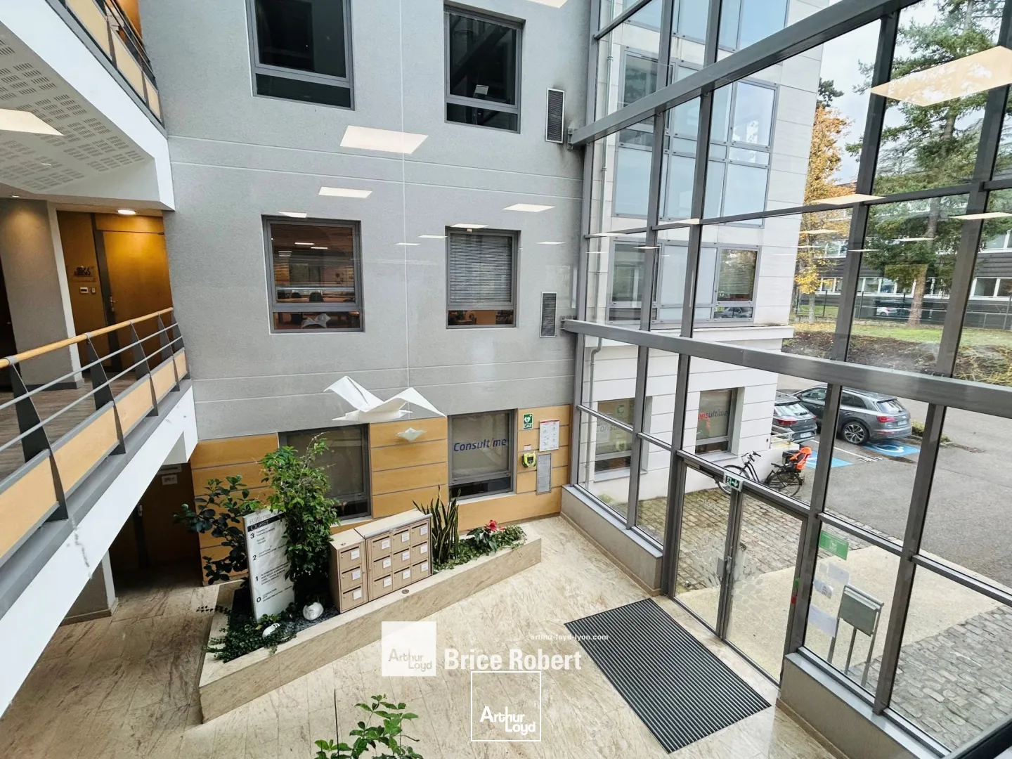 A louer - LE BOIS DES COTES 1&2 - Bureaux avec de nombreux parkings - Limonest