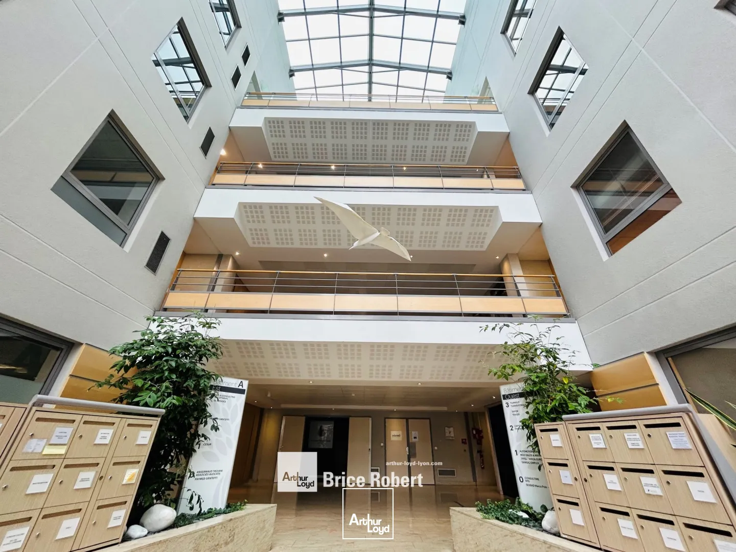 A louer - LE BOIS DES COTES 1&2 - Bureaux avec de nombreux parkings - Limonest