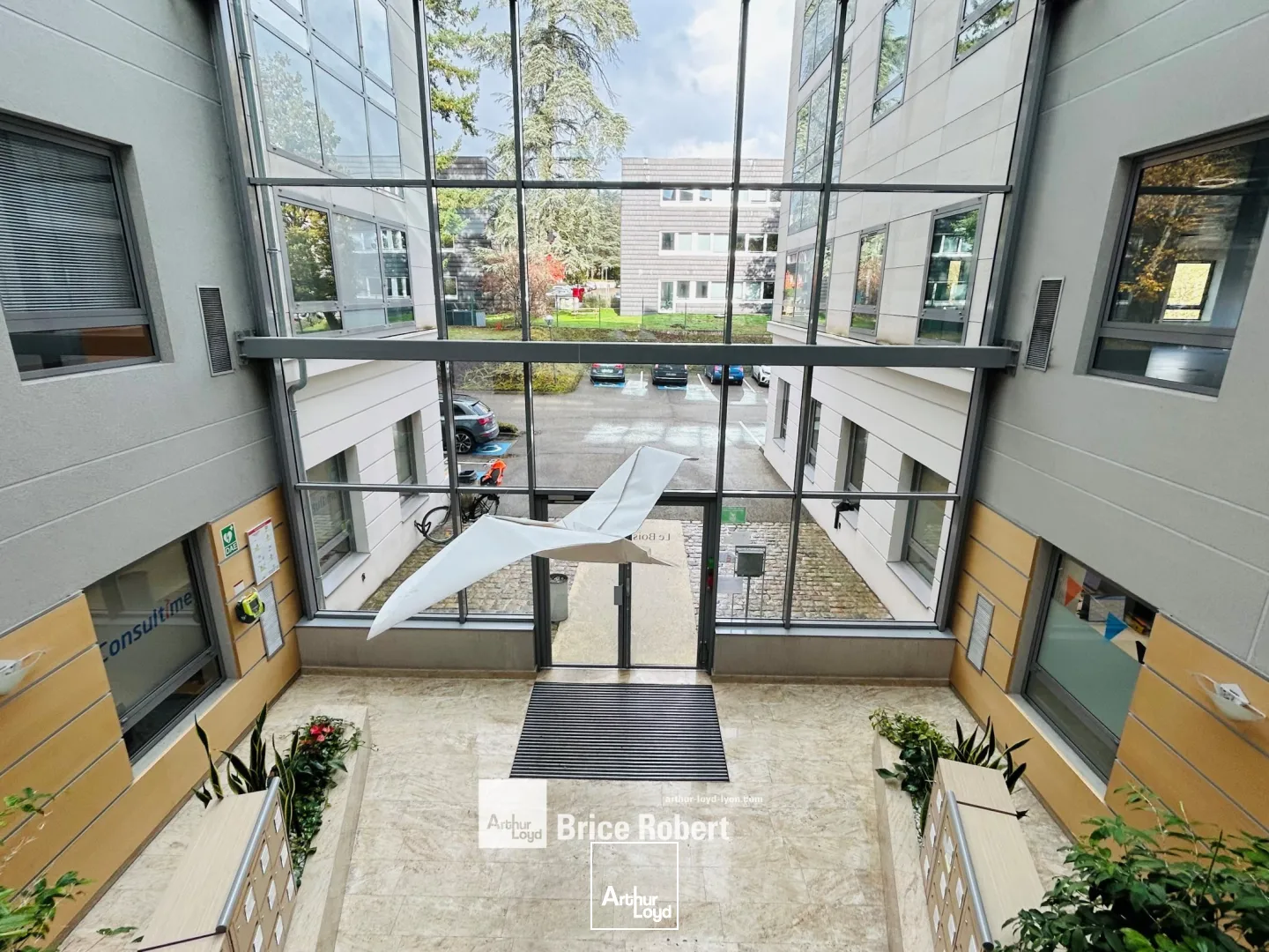 A louer - LE BOIS DES COTES 1&2 - Bureaux avec de nombreux parkings - Limonest