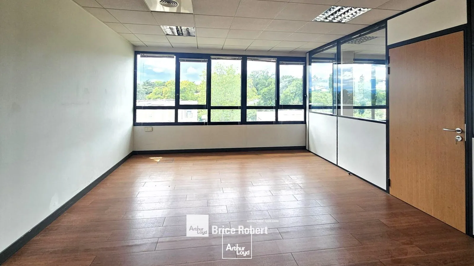 A louer - ROND POINT D'ECULLY - Bureaux ace plateau aménagéable - Ecully 