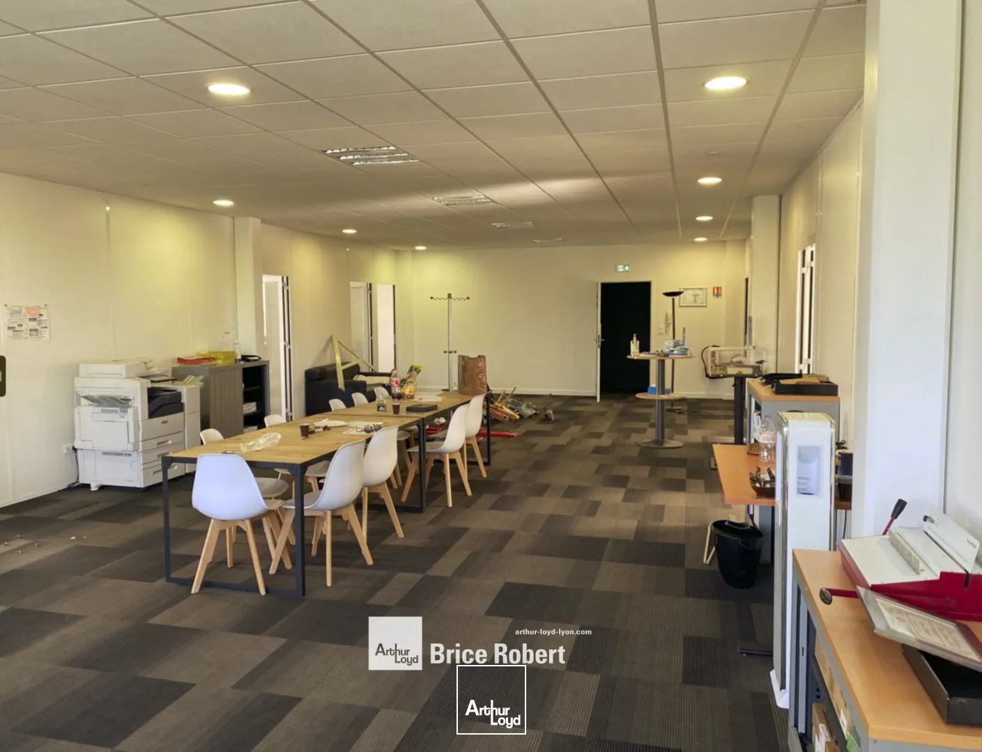 A louer - LE TRIOPOLE - Bureaux dans plusieurs bâtiments - Saint Priest