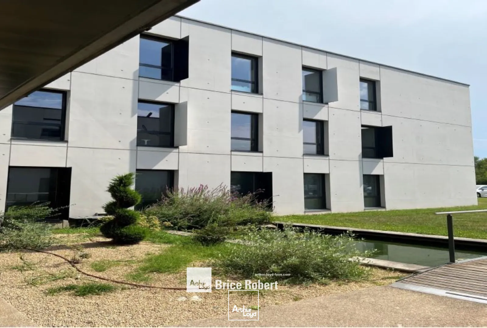 A louer - LE TRIOPOLE - Bureaux dans plusieurs bâtiments - Saint Priest