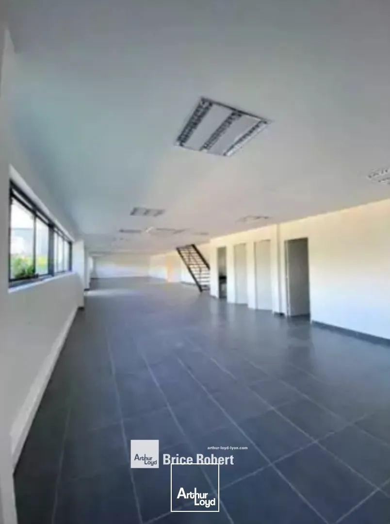 Bâtiment d'activité au coeur de la zone Vénissieux / Corbas
