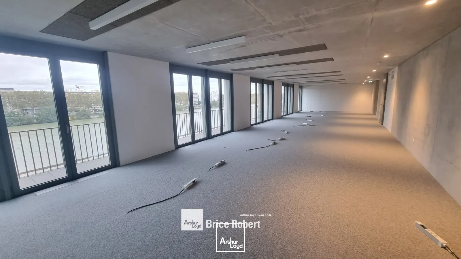 A louer - WORK #1 - Bureaux lumineux à Confluence - Lyon 2ème