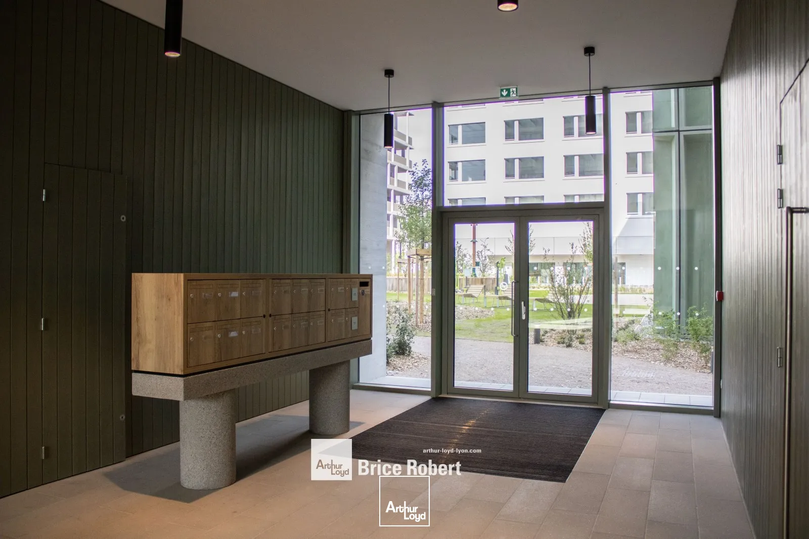 A louer - WORK #1 - Bureaux lumineux à Confluence - Lyon 2ème