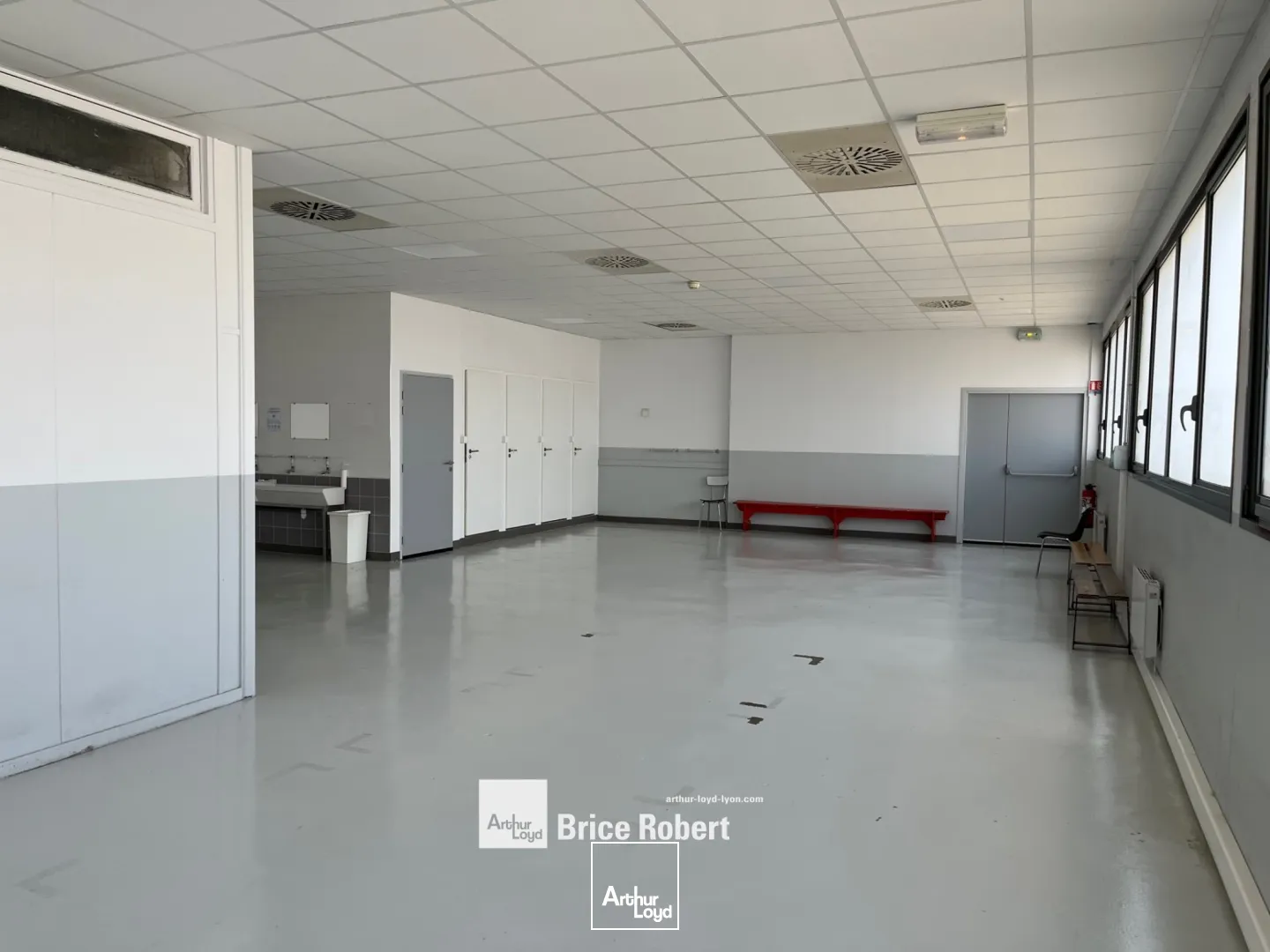 Site industriel - avec bonne desserte de TCL - à la location - à Vénissieux