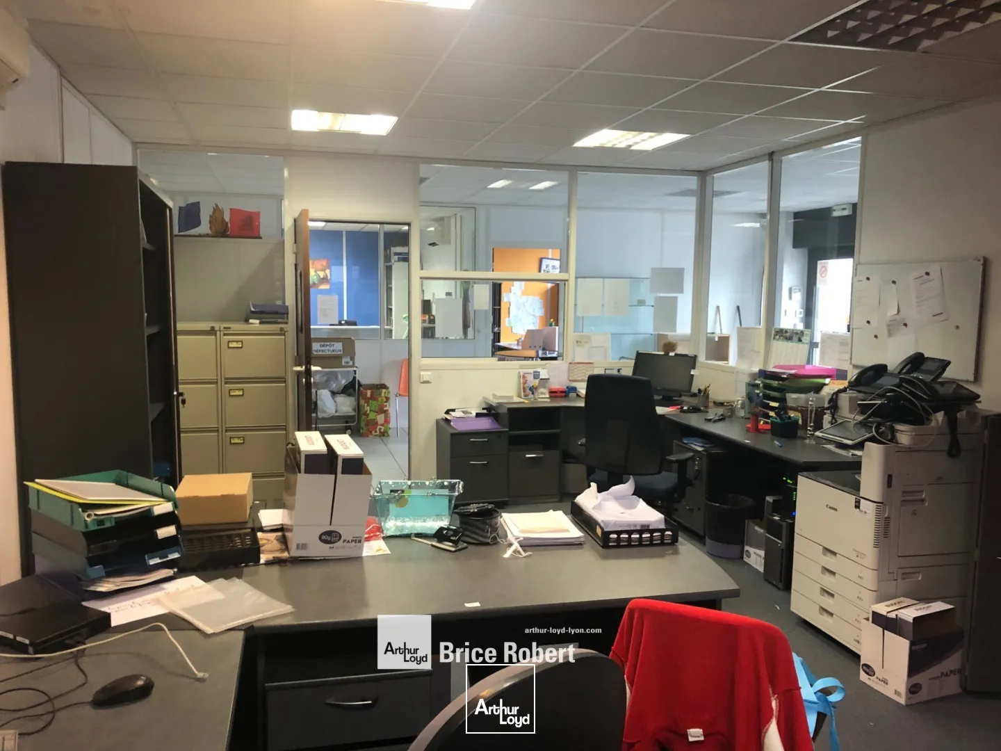 Local d'activités avec bureaux et showroom - à la location - dans la ZI de Corbas