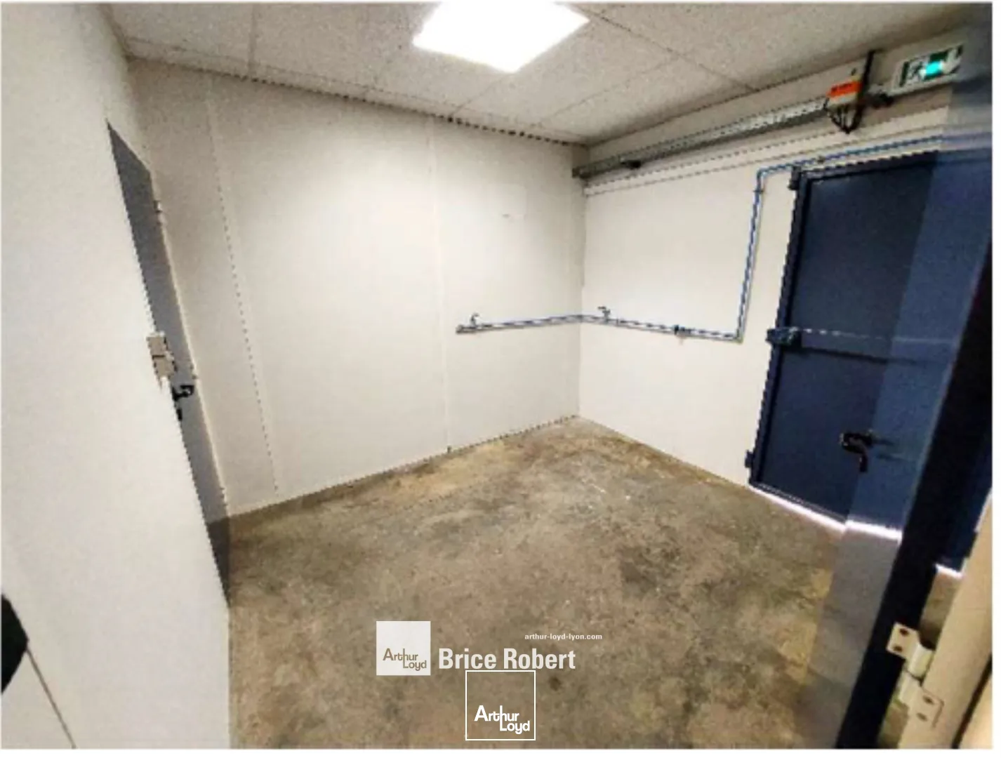 A louer - Local d'activité avec dépôt et bureau d'accueil - Toussieu