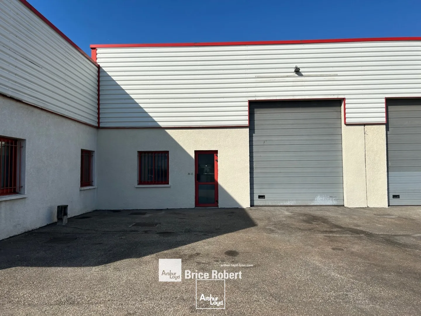 A louer - Locaux d'activités avec partie de stockage chauffé au gaz - Meyzieu