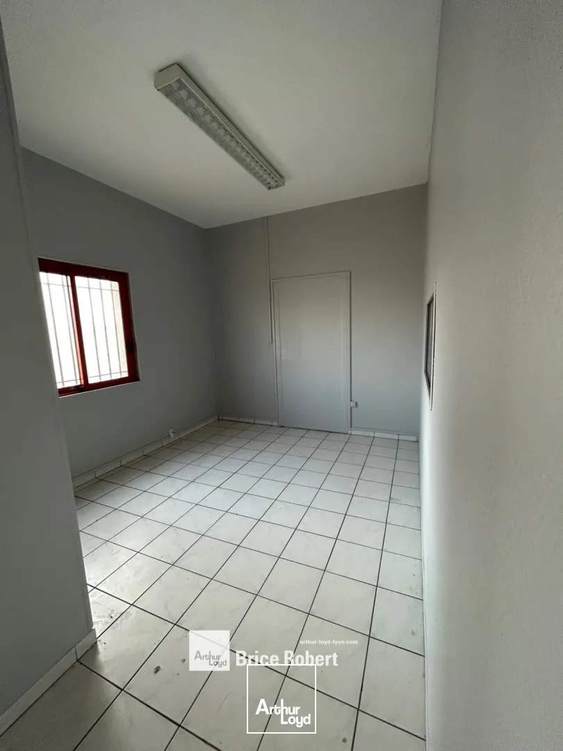 A louer - Locaux d'activités avec partie de stockage chauffé au gaz - Meyzieu