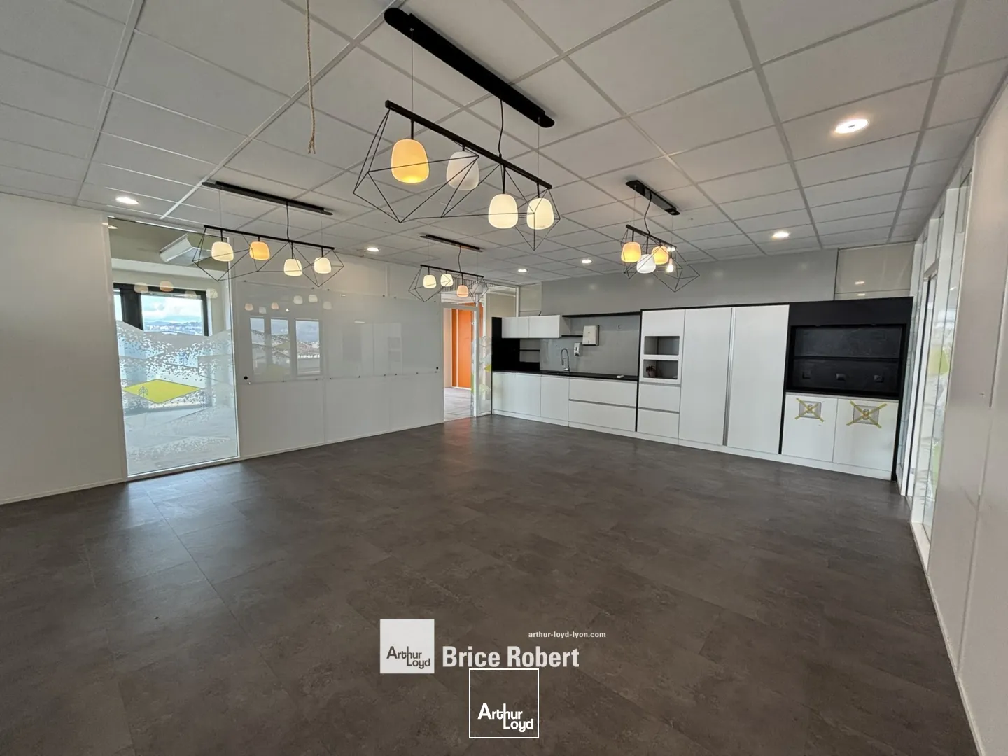 A louer - LE TERRALTA - Bureaux lumineux ERP 5ème catégorie - Lyon 3ème Part-Dieu