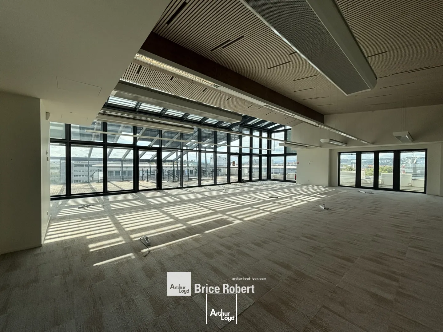 A louer - LE TERRALTA - Bureaux lumineux ERP 5ème catégorie - Lyon 3ème Part-Dieu