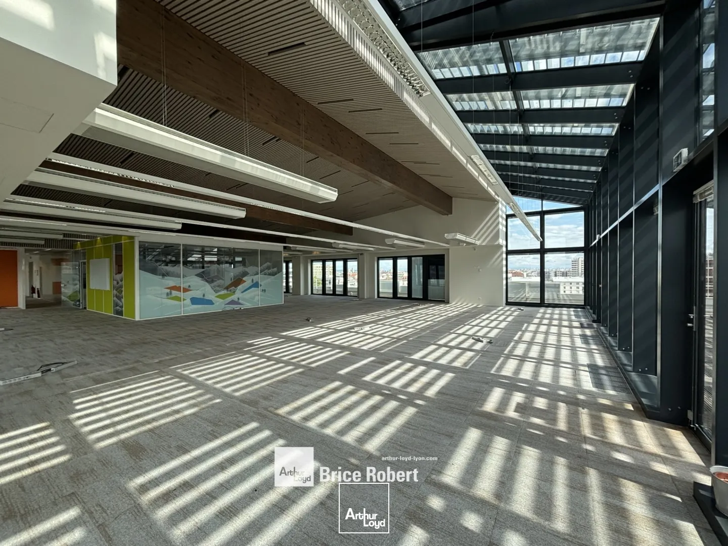 A louer - LE TERRALTA - Bureaux lumineux ERP 5ème catégorie - Lyon 3ème Part-Dieu