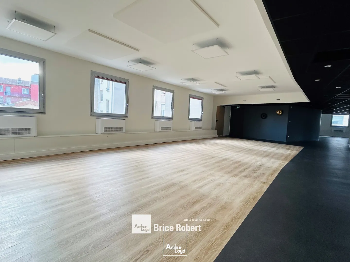 A louer - LE COLYSEE - Bureaux dans immeuble emblématique de la place des Charpennes - Villeurbanne