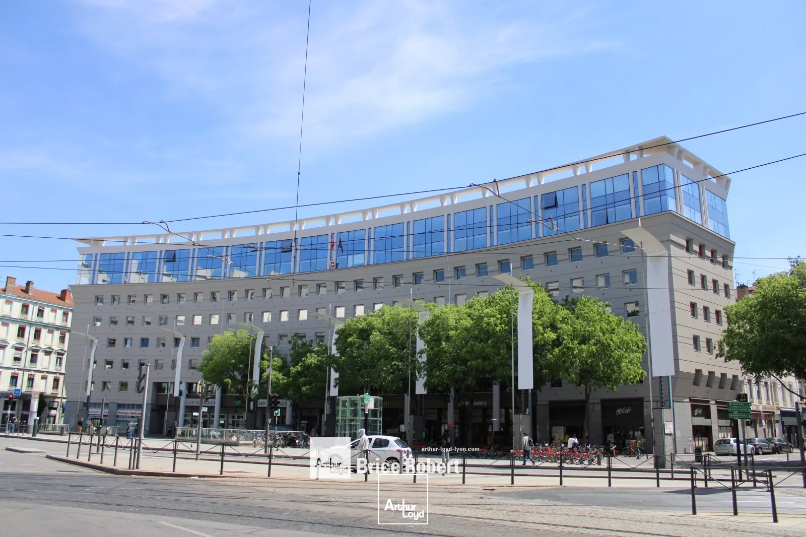 A louer - LE COLYSEE - Bureaux dans immeuble emblématique de la place des Charpennes - Villeurbanne