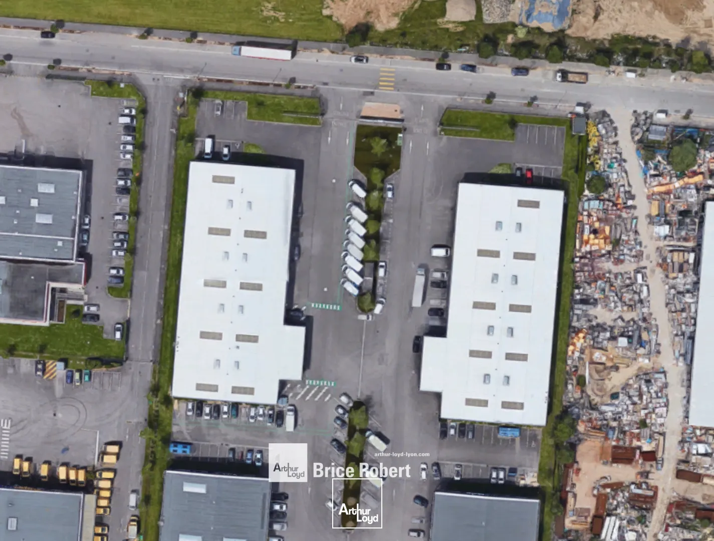 A louer - Locaux d'activités récents au sein d'un parc avec un accès poids lourds et camionnettes de plain- pied - Vaulx - en - Velin