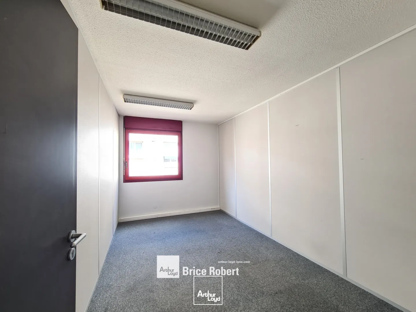 A louer - LE POLARIS - Bureaux en bon état - Lyon 6ème 