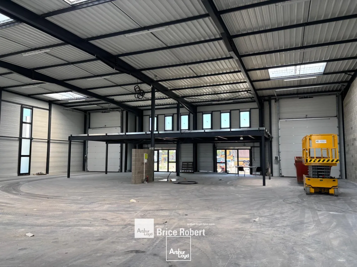 A LOUER - Cellules dans un Parc d'activités neuf - VAULX EN VELIN