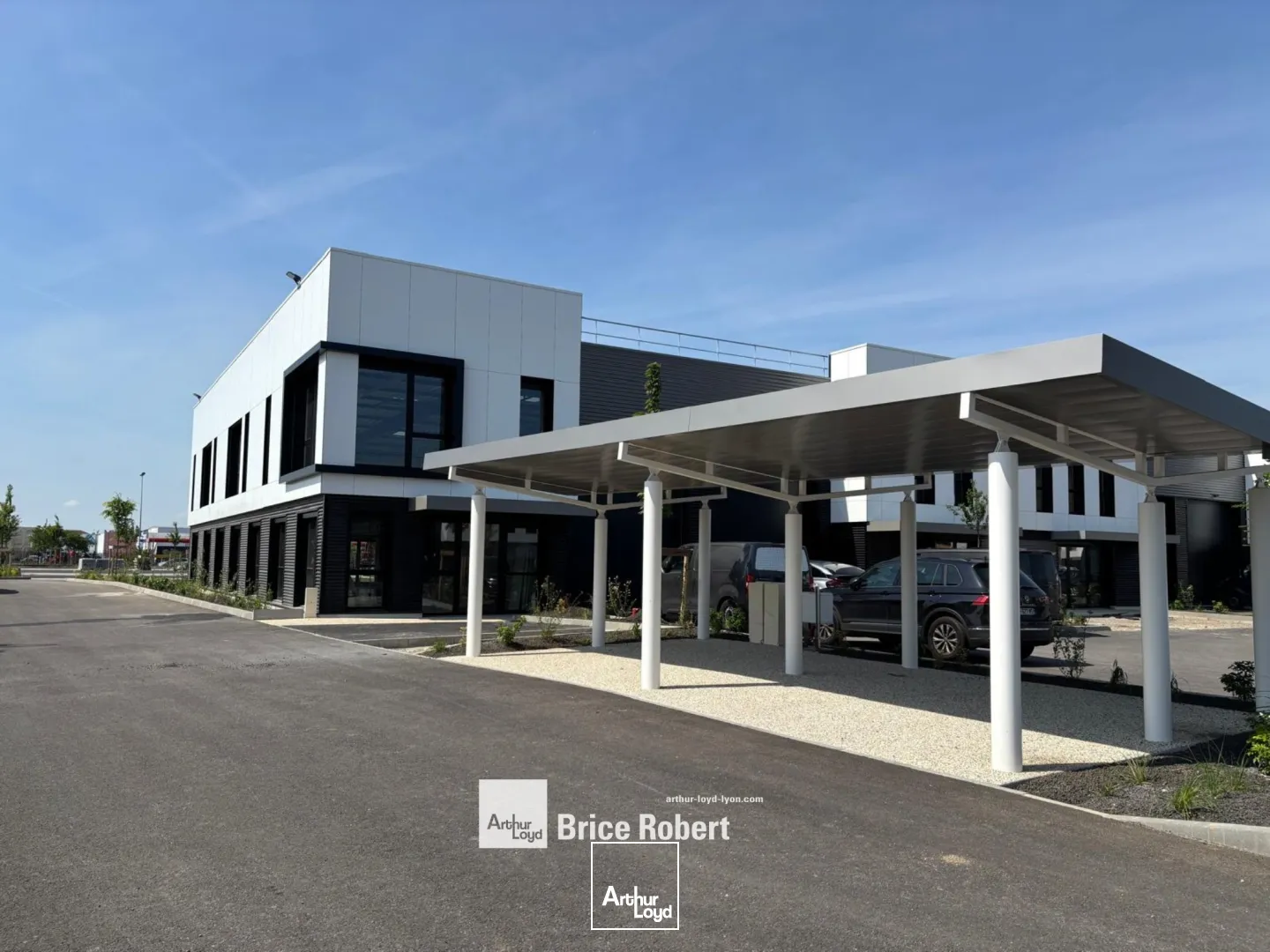 A LOUER - Cellules dans un Parc d'activités neuf - VAULX EN VELIN