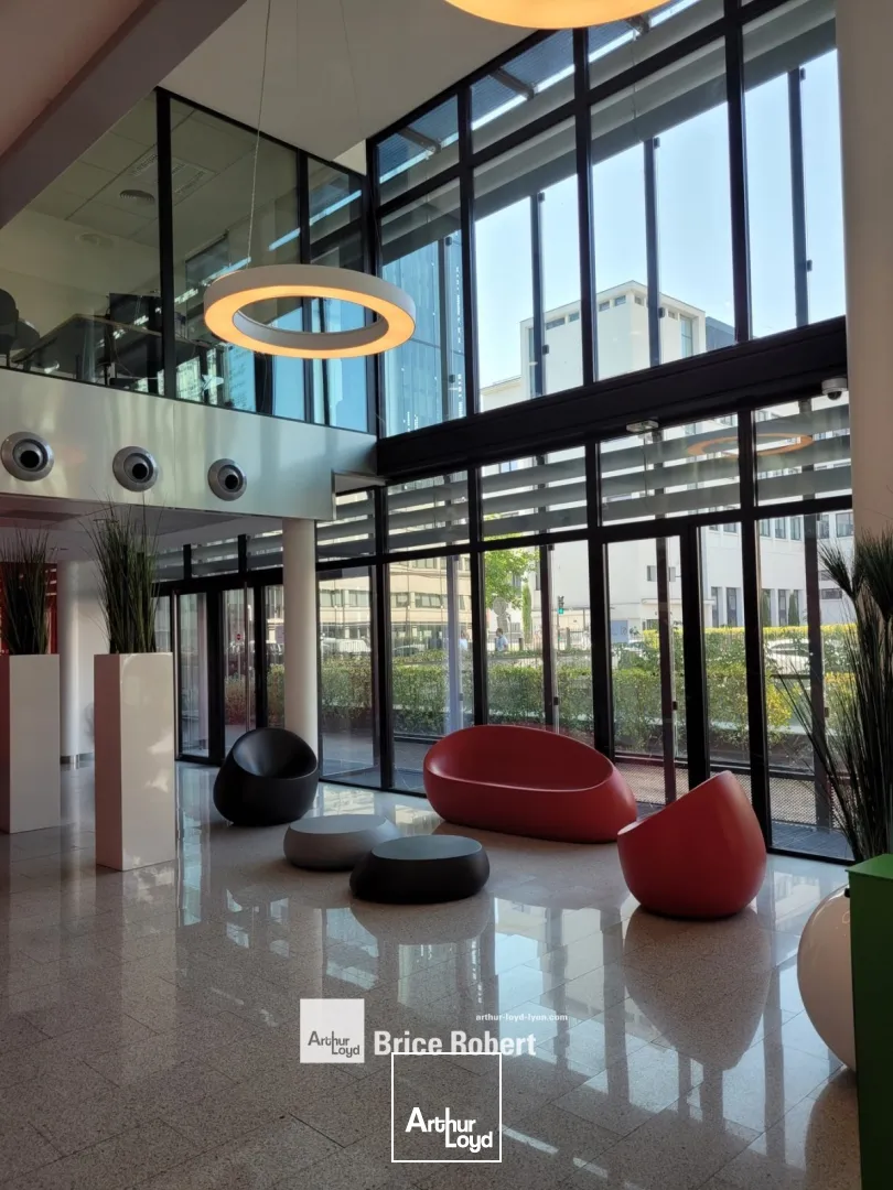 A louer - LE MIRAGE - Bureaux au pied des transports en commun - Villeurbanne