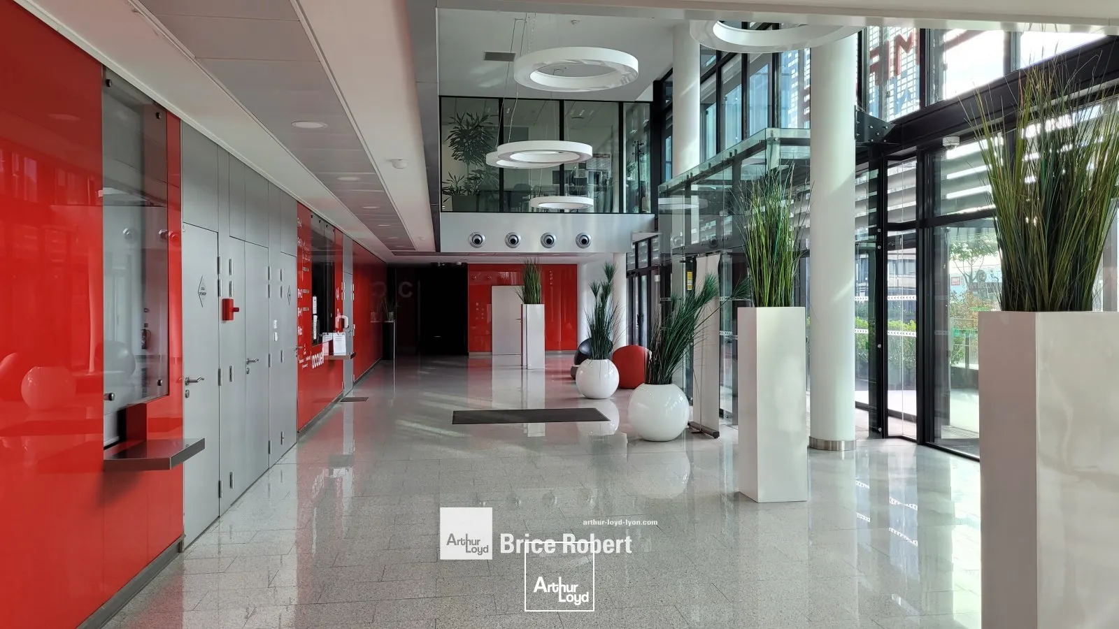 A louer - LE MIRAGE - Bureaux au pied des transports en commun - Villeurbanne