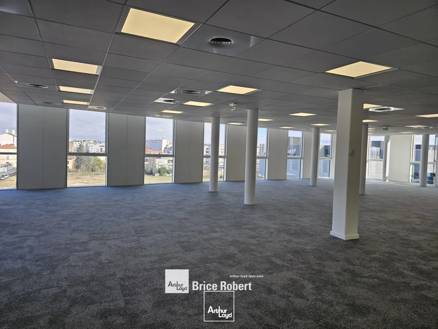 A louer - LE MIRAGE - Bureaux au pied des transports en commun - Villeurbanne