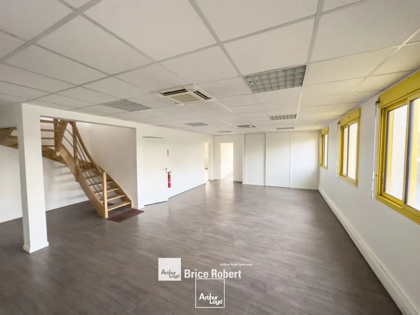 A LOUER - bâtiment d'activité / mixte - GENAS