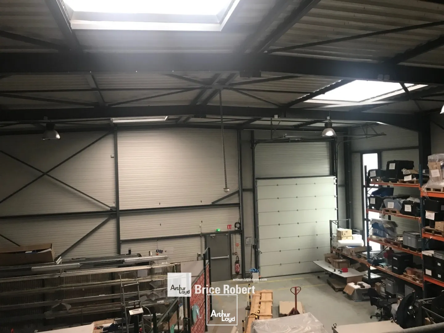 Locaux d'activités à la Location - Mi Plaine - Locaux mixte - Saint Priest