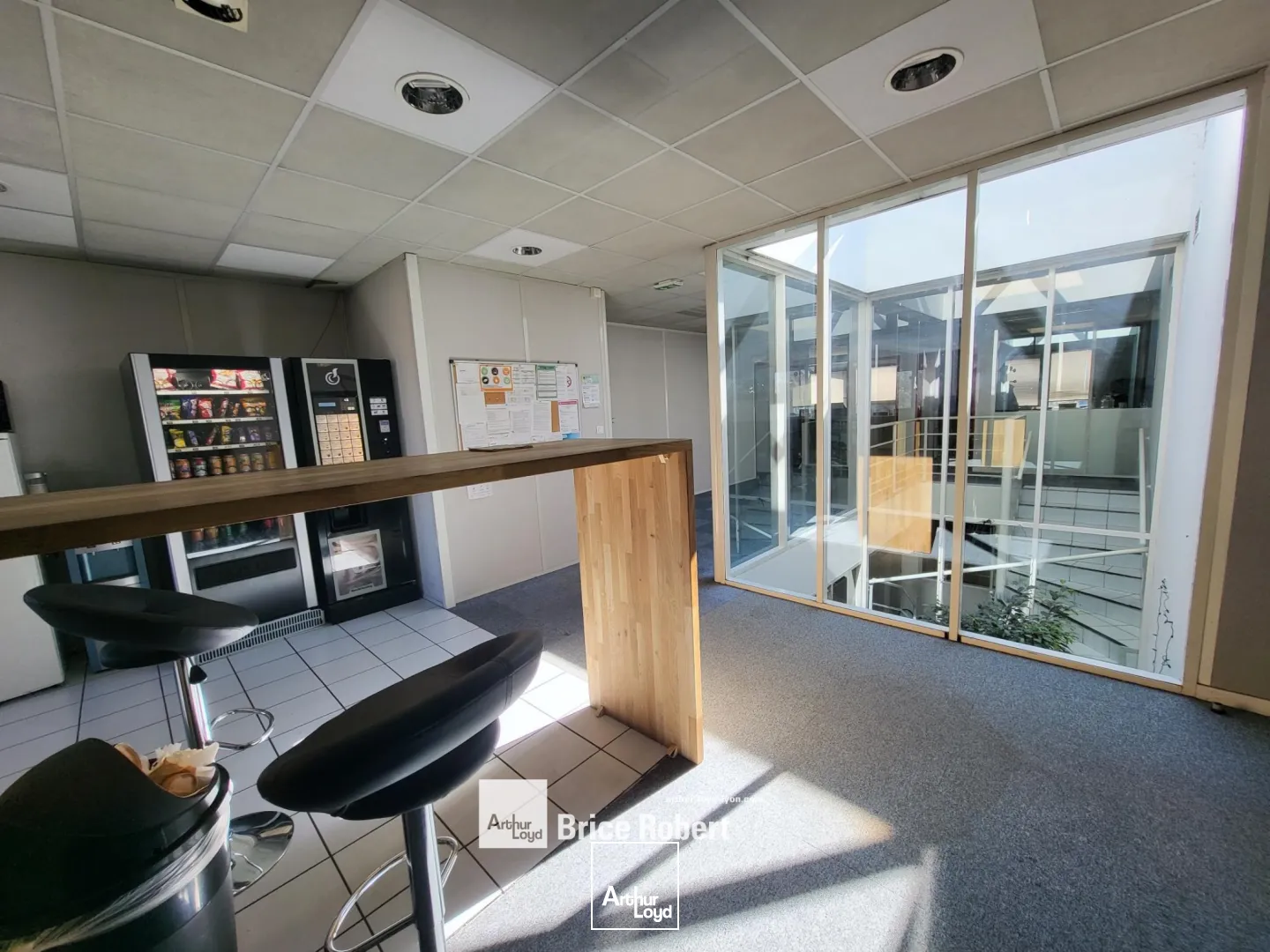 A louer - ZAC DU CHENE - Bureaux dans bâtiment indépendant - Bron