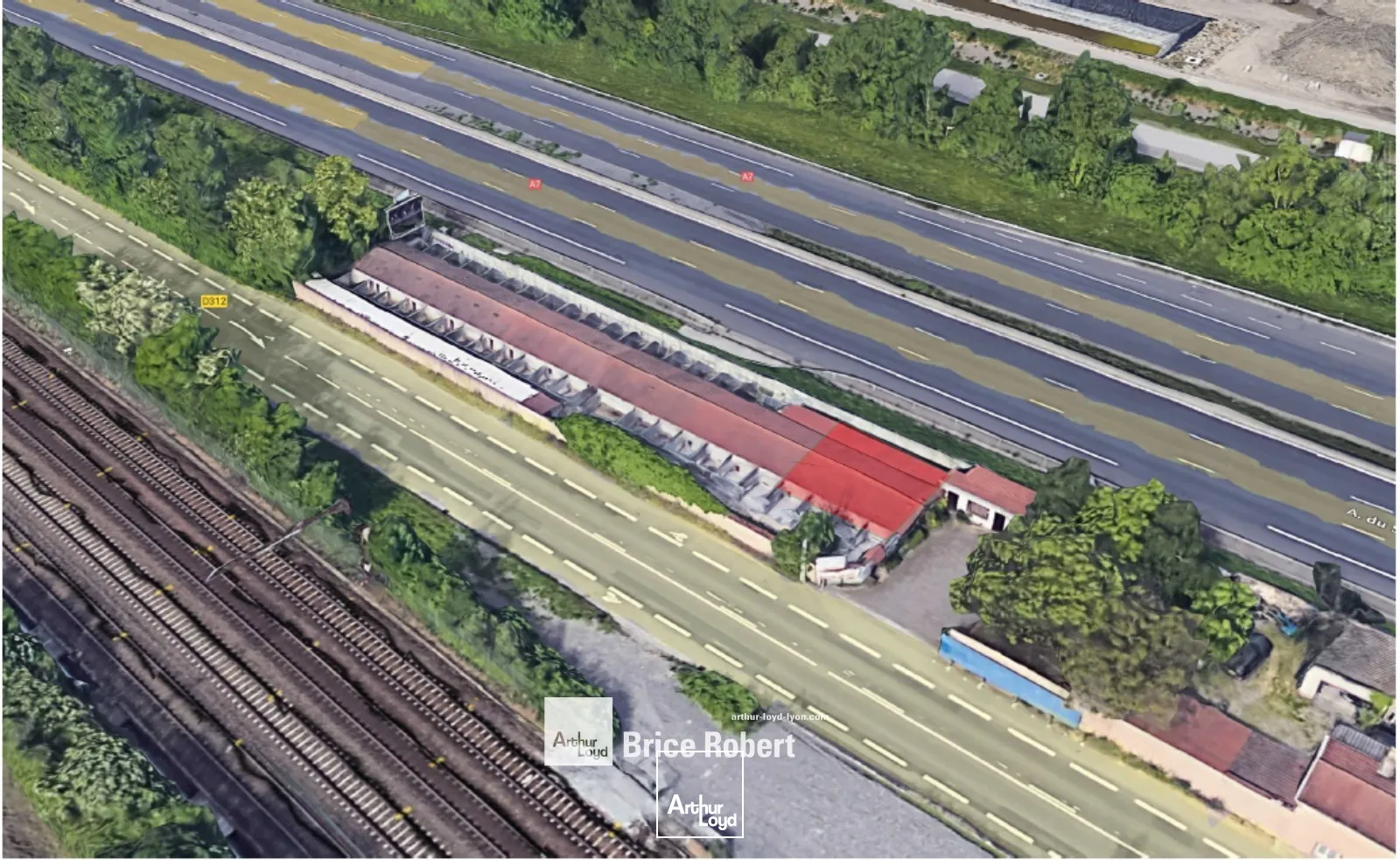 Locaux d'activités à vendre ou à louer situé à Ternay