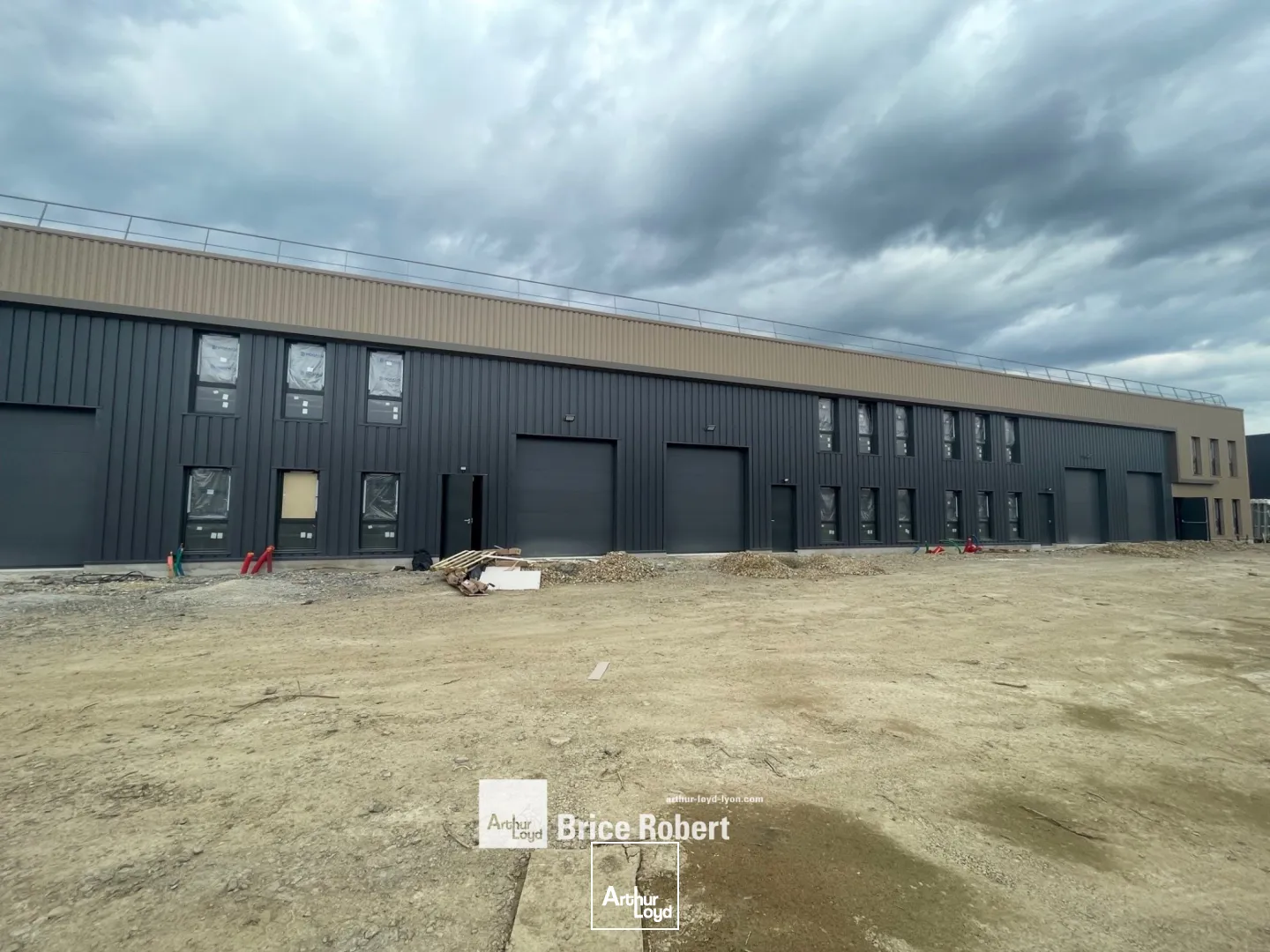 Local d'activités neuf - à la location - Genay