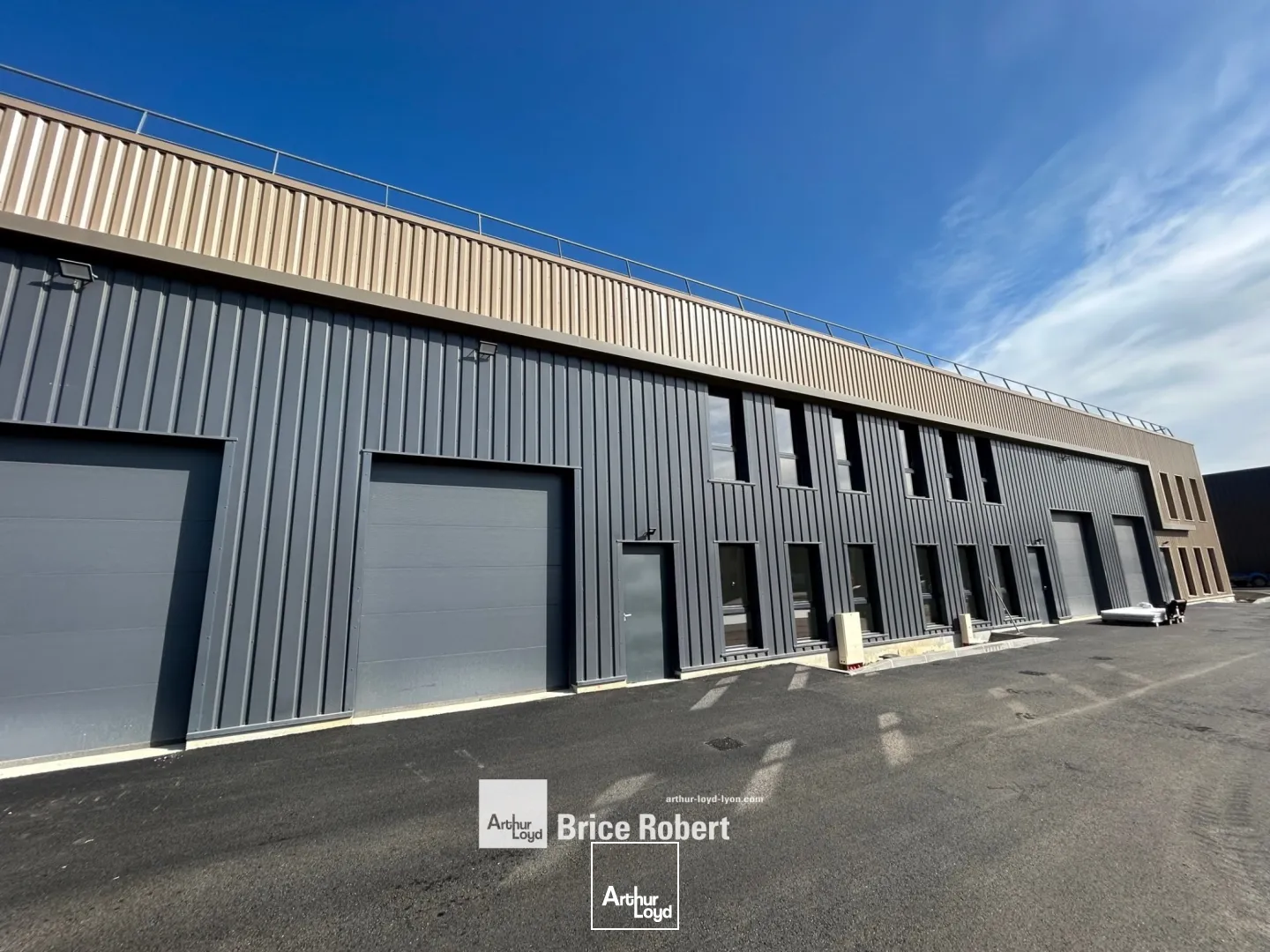 Local d'activités neuf - à la location - Genay