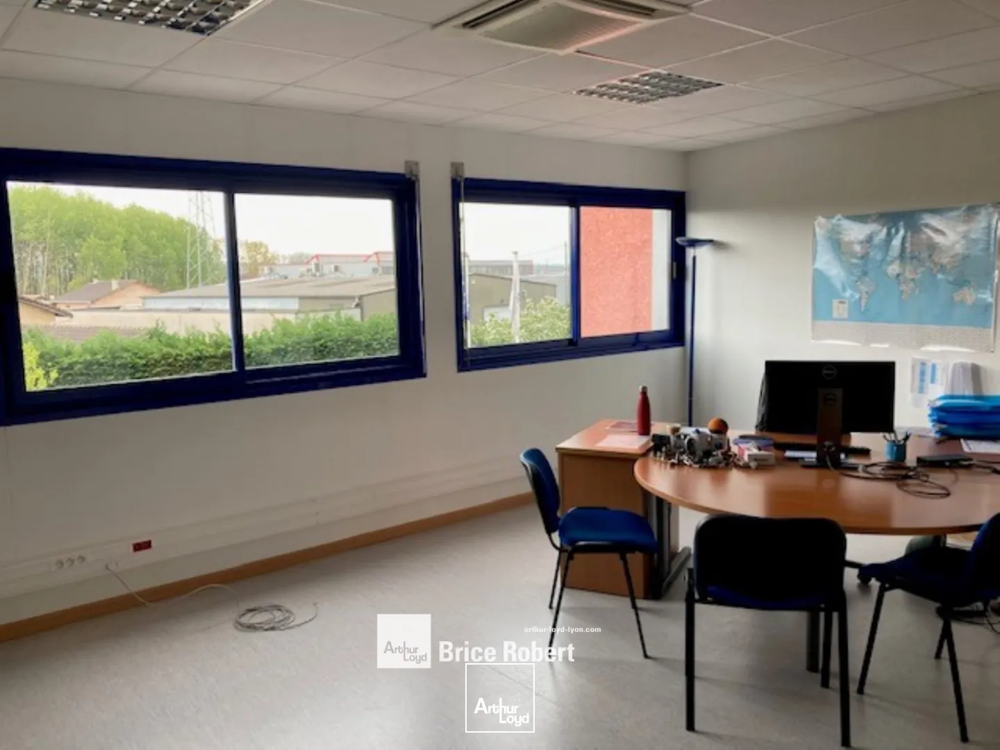 A acheter - un bâtiment d'activité sur terrain indépendant avec un accès poids lourds de plain-pied et un tarif jaune - à Frontonas 