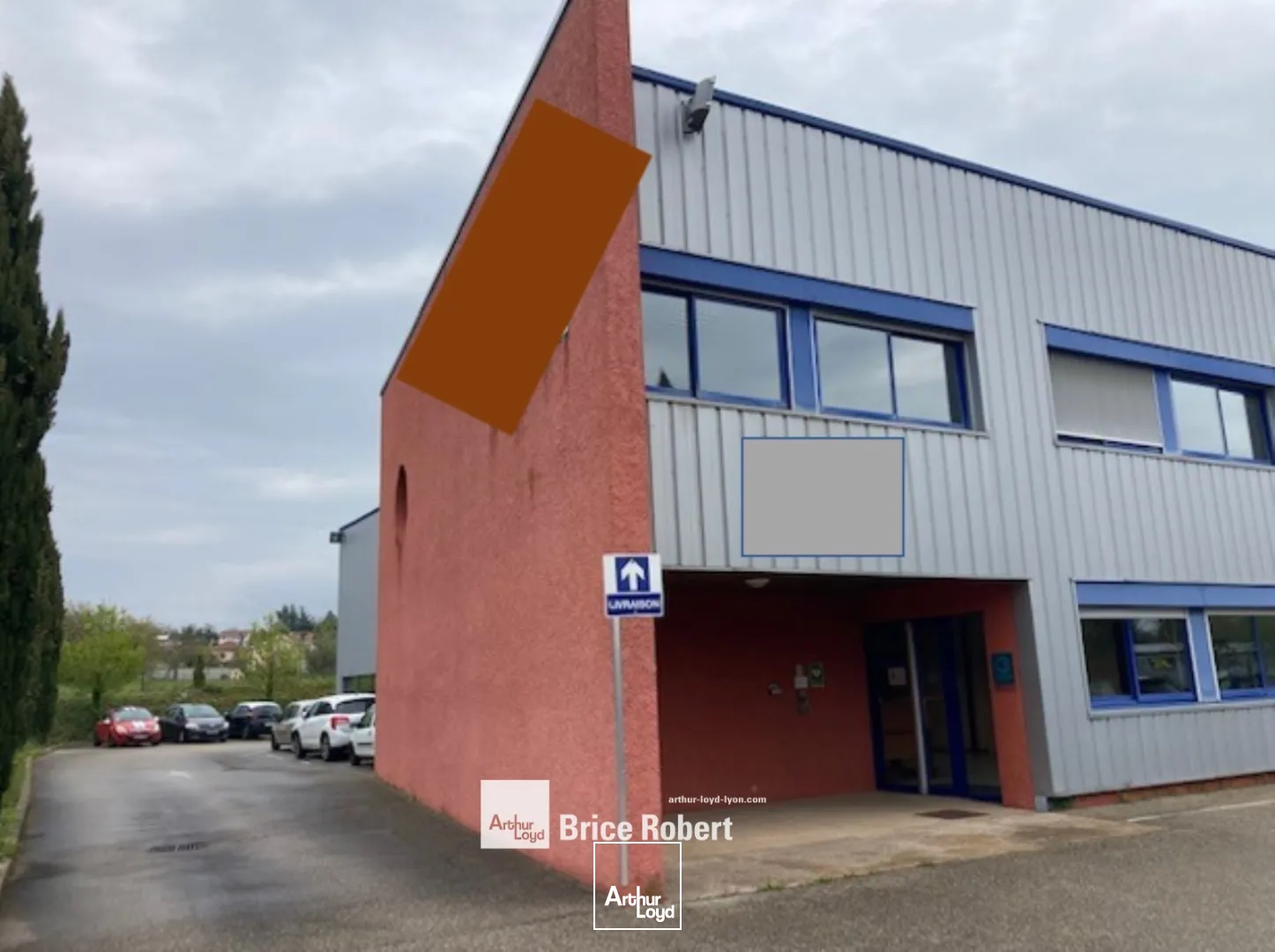 A acheter - un bâtiment d'activité sur terrain indépendant avec un accès poids lourds de plain-pied et un tarif jaune - à Frontonas 