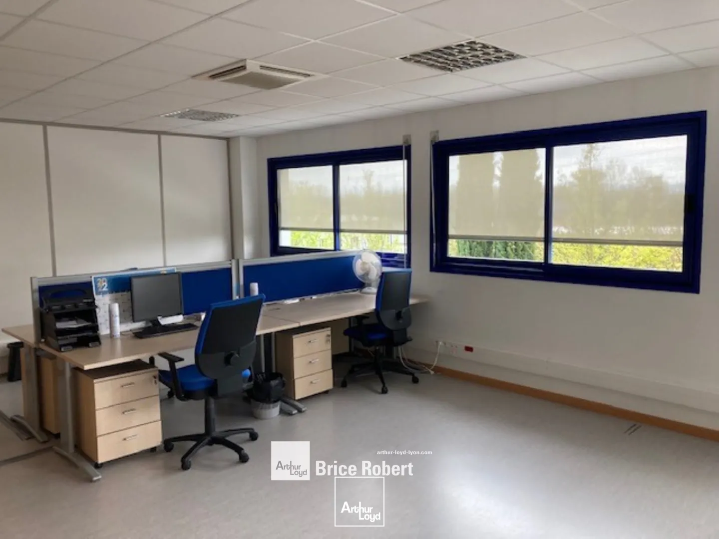 A acheter - un bâtiment d'activité sur terrain indépendant avec un accès poids lourds de plain-pied et un tarif jaune - à Frontonas 