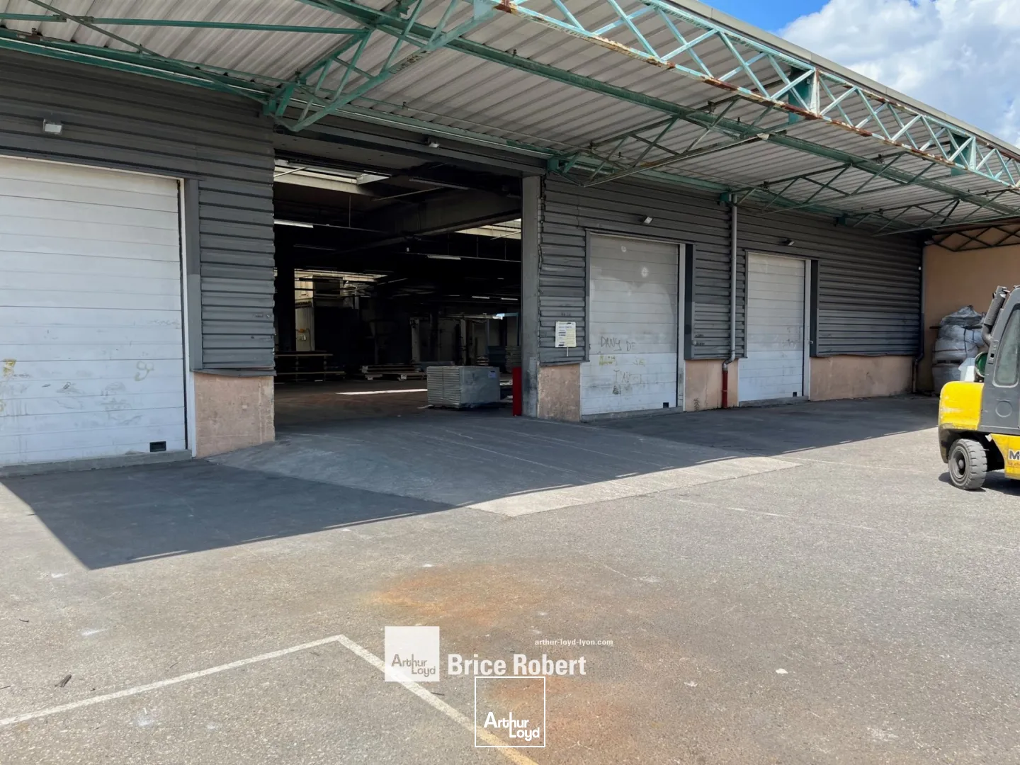 Bâtiment d'activité à louer situé à Saint-Genis Laval