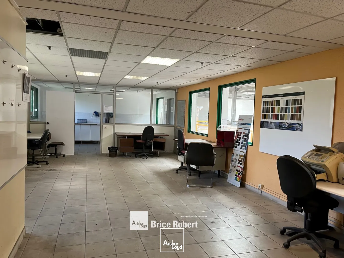 Bâtiment d'activité à louer situé à Saint-Genis Laval